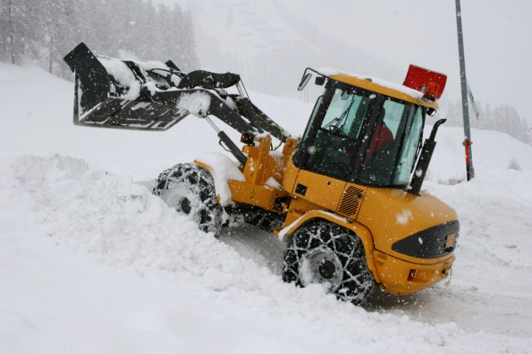 How Much Does Commercial Snow Removal Cost in Milwaukee, WI