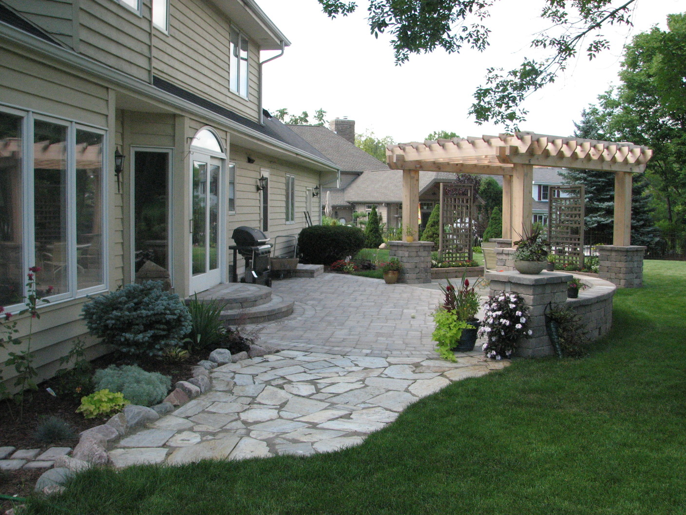 patio installation waukesah area